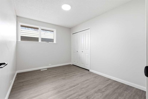 5031 Vienna Drive Nw, Calgary, AB - Indoor Photo Showing Other Room