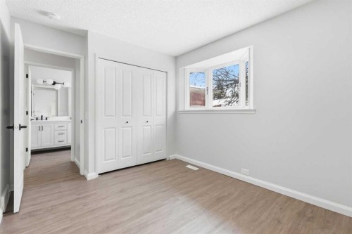 5031 Vienna Drive Nw, Calgary, AB - Indoor Photo Showing Other Room