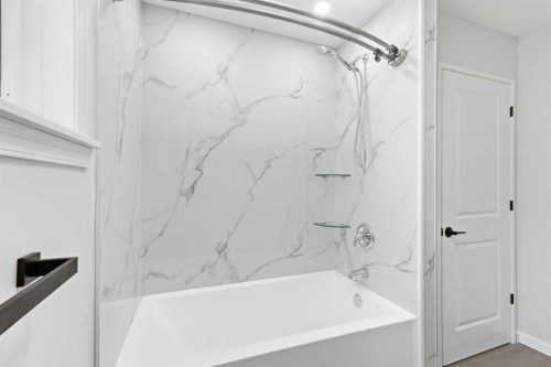 5031 Vienna Drive Nw, Calgary, AB - Indoor Photo Showing Bathroom