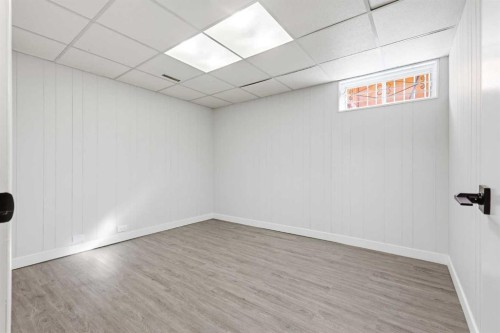 5031 Vienna Drive Nw, Calgary, AB - Indoor Photo Showing Other Room
