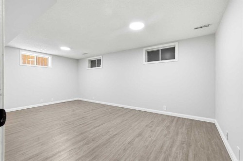 5031 Vienna Drive Nw, Calgary, AB - Indoor