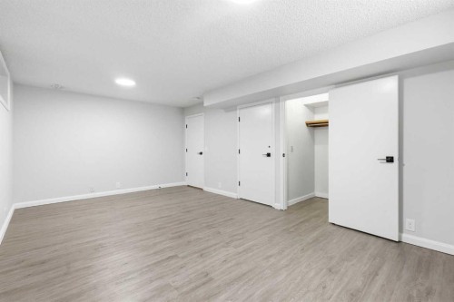 5031 Vienna Drive Nw, Calgary, AB - Indoor