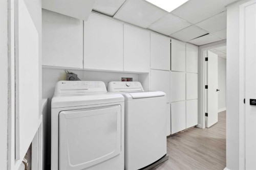 5031 Vienna Drive Nw, Calgary, AB - Indoor Photo Showing Laundry Room