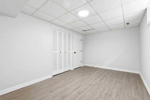 5031 Vienna Drive Nw, Calgary, AB - Indoor Photo Showing Other Room