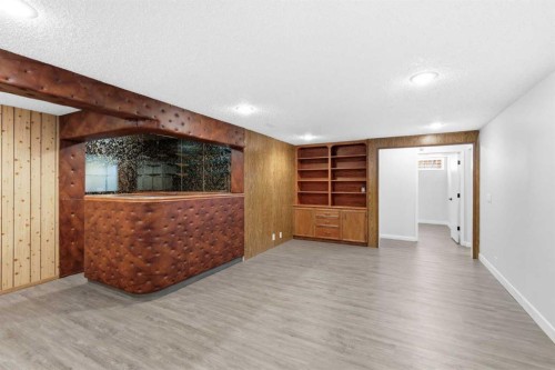 5031 Vienna Drive Nw, Calgary, AB - Indoor Photo Showing Other Room