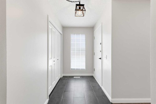 5031 Vienna Drive Nw, Calgary, AB - Indoor Photo Showing Other Room