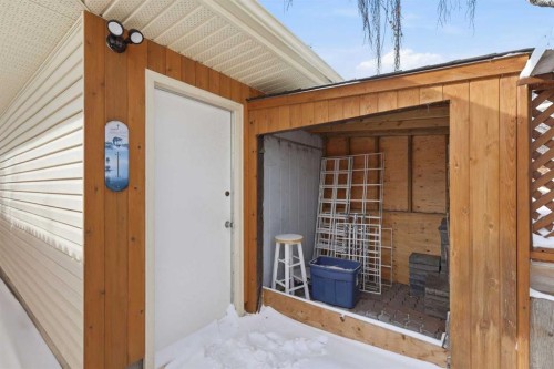 5031 Vienna Drive Nw, Calgary, AB - Outdoor With Exterior