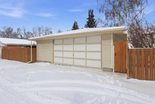 5031 Vienna Drive Nw, Calgary, AB - Outdoor With Exterior