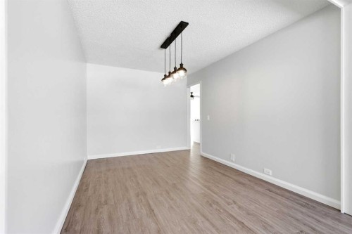 5031 Vienna Drive Nw, Calgary, AB - Indoor Photo Showing Other Room
