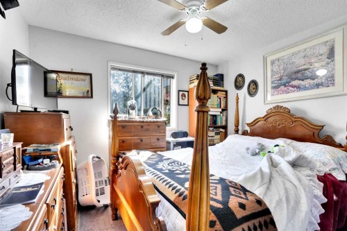 203-21 Dover Point Se, Calgary, AB - Indoor Photo Showing Bedroom