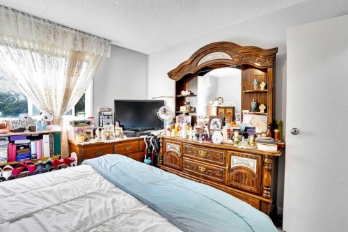 203-21 Dover Point Se, Calgary, AB - Indoor Photo Showing Bedroom