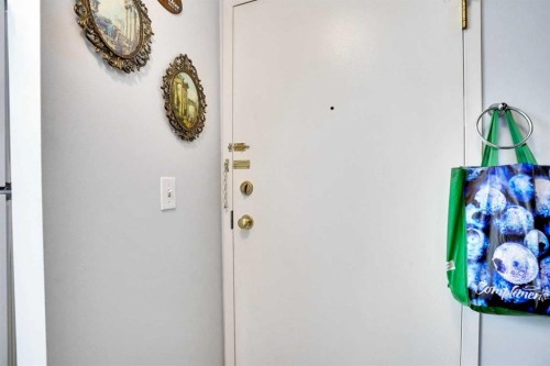 203-21 Dover Point Se, Calgary, AB - Indoor Photo Showing Other Room