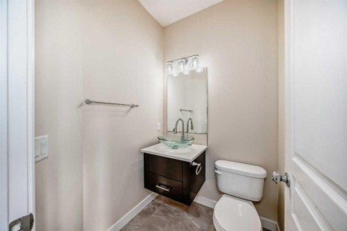 437 Redstone Grove Ne, Calgary, AB - Indoor Photo Showing Bathroom
