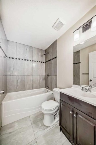437 Redstone Grove Ne, Calgary, AB - Indoor Photo Showing Bathroom
