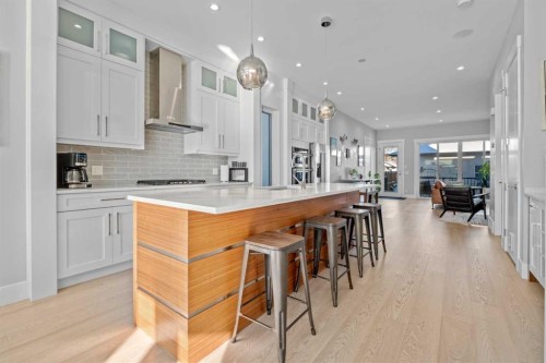 420 14 Avenue Ne, Calgary, AB - Indoor Photo Showing Kitchen With Upgraded Kitchen