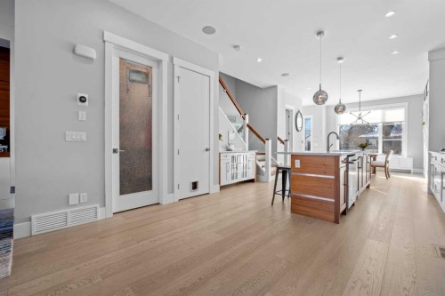 420 14 Avenue Ne, Calgary, AB - Indoor