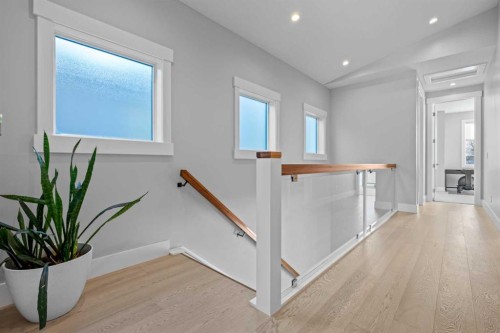 420 14 Avenue Ne, Calgary, AB - Indoor Photo Showing Other Room