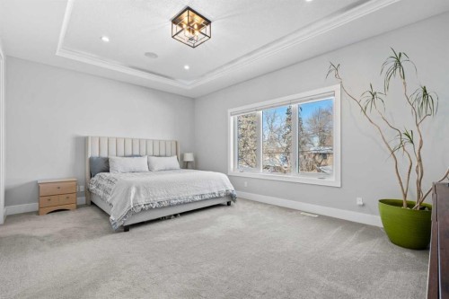 420 14 Avenue Ne, Calgary, AB - Indoor Photo Showing Bedroom