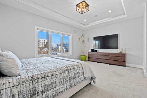 420 14 Avenue Ne, Calgary, AB - Indoor Photo Showing Bedroom