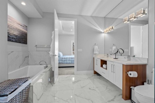 420 14 Avenue Ne, Calgary, AB - Indoor Photo Showing Bathroom