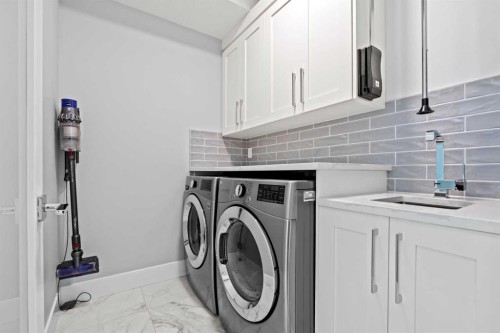 420 14 Avenue Ne, Calgary, AB - Indoor Photo Showing Laundry Room