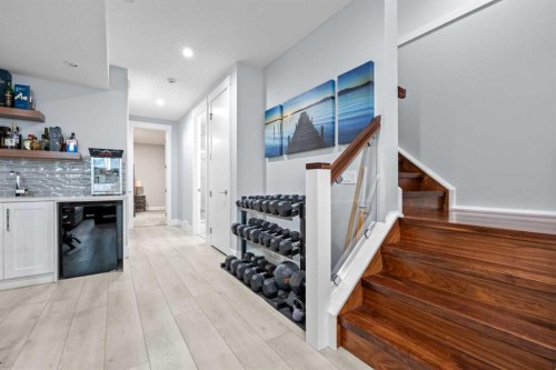 420 14 Avenue Ne, Calgary, AB - Indoor Photo Showing Other Room