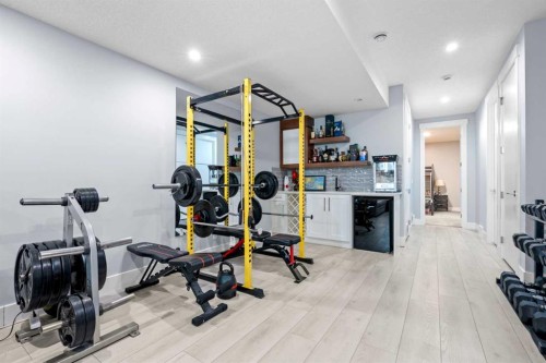 420 14 Avenue Ne, Calgary, AB - Indoor Photo Showing Gym Room
