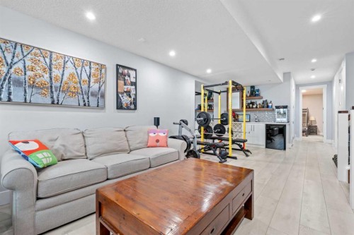 420 14 Avenue Ne, Calgary, AB - Indoor