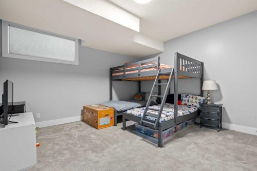 420 14 Avenue Ne, Calgary, AB - Indoor Photo Showing Bedroom