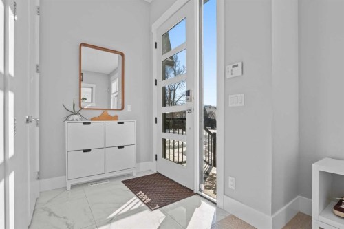 420 14 Avenue Ne, Calgary, AB - Indoor Photo Showing Other Room