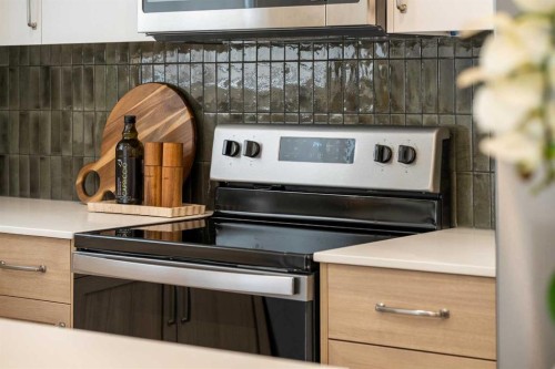 14406 15 Street Ne, Calgary, AB - Indoor Photo Showing Kitchen
