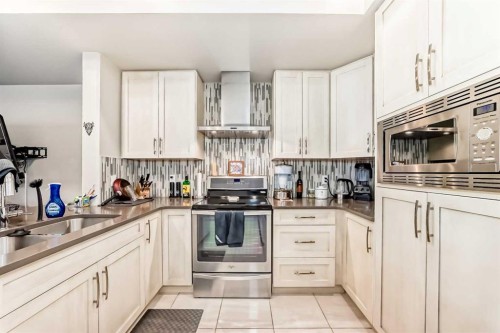 106 Cougar Ridge Landing Sw, Calgary, AB - Indoor Photo Showing Kitchen