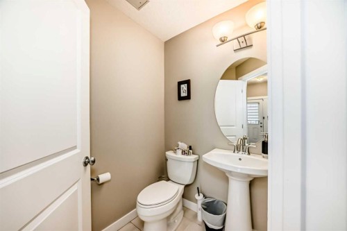 106 Cougar Ridge Landing Sw, Calgary, AB - Indoor Photo Showing Bathroom