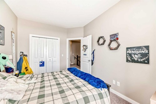 106 Cougar Ridge Landing Sw, Calgary, AB - Indoor Photo Showing Bedroom