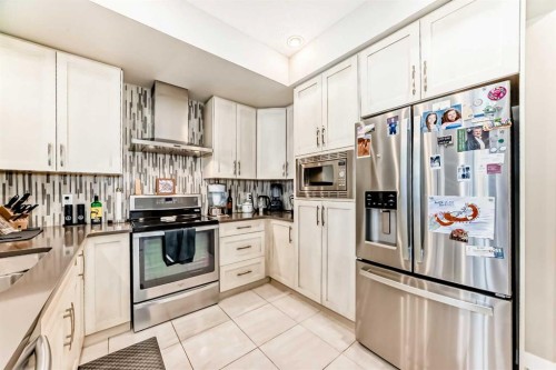106 Cougar Ridge Landing Sw, Calgary, AB - Indoor Photo Showing Kitchen