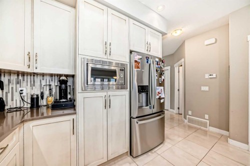 106 Cougar Ridge Landing Sw, Calgary, AB - Indoor Photo Showing Kitchen