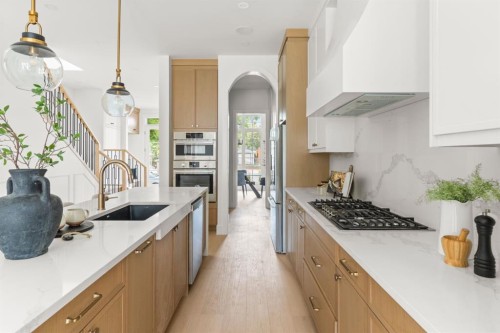 907 36 Street Nw, Calgary, AB - Indoor Photo Showing Kitchen With Upgraded Kitchen