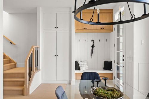 907 36 Street Nw, Calgary, AB - Indoor Photo Showing Other Room