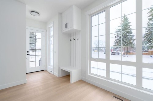 907 36 Street Nw, Calgary, AB - Indoor Photo Showing Other Room