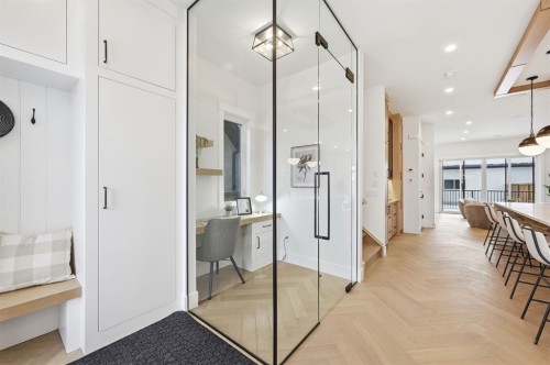 907 36 Street Nw, Calgary, AB - Indoor Photo Showing Other Room