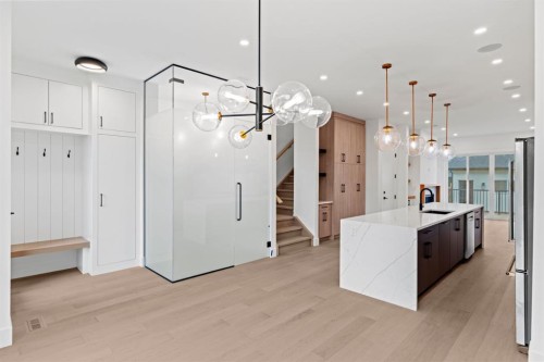 907 36 Street Nw, Calgary, AB - Indoor Photo Showing Kitchen With Upgraded Kitchen