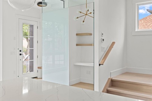 907 36 Street Nw, Calgary, AB - Indoor Photo Showing Other Room