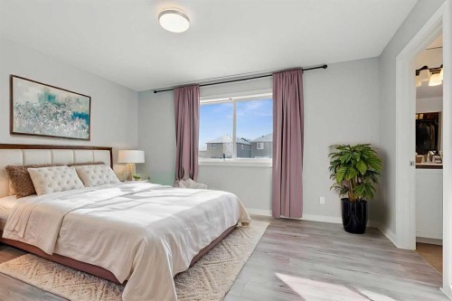 47 Everbrook Crescent Sw, Calgary, AB - Indoor Photo Showing Bedroom