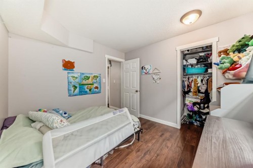 724D Raynard Crescent Se, Calgary, AB - Indoor Photo Showing Bedroom