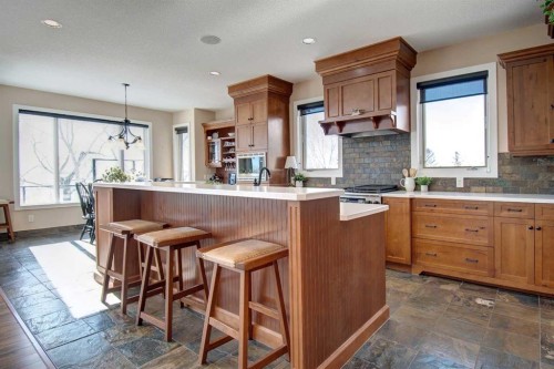 274181 Range Road 23, Rural Rocky View County, AB - Indoor Photo Showing Kitchen