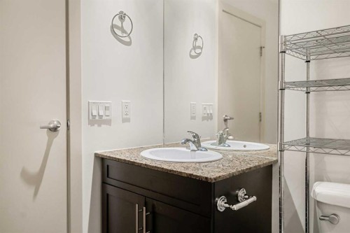 327-955 Mcpherson Road Ne, Calgary, AB - Indoor Photo Showing Bathroom