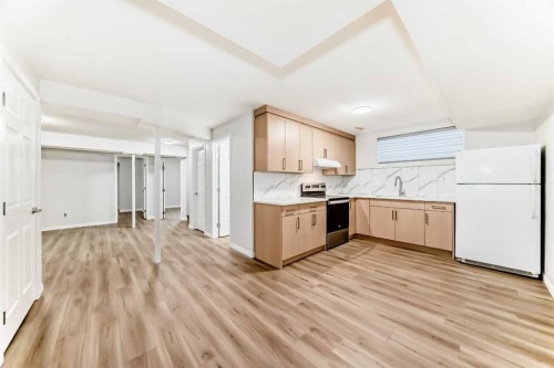 9 Saddlecrest Crescent Ne, Calgary, AB - Indoor Photo Showing Kitchen