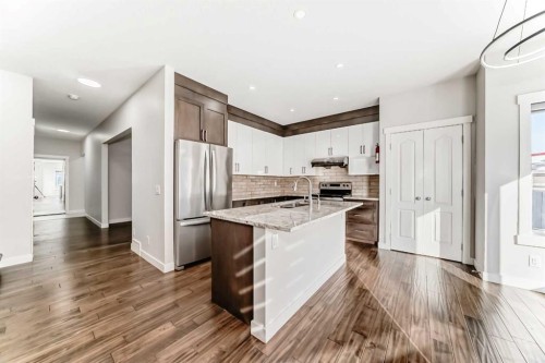 9 Saddlecrest Crescent Ne, Calgary, AB - Indoor Photo Showing Kitchen