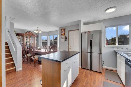 3790 Catalina Boulevard Ne, Calgary, AB - Indoor Photo Showing Kitchen