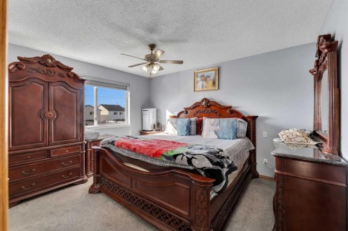 3790 Catalina Boulevard Ne, Calgary, AB - Indoor Photo Showing Bedroom